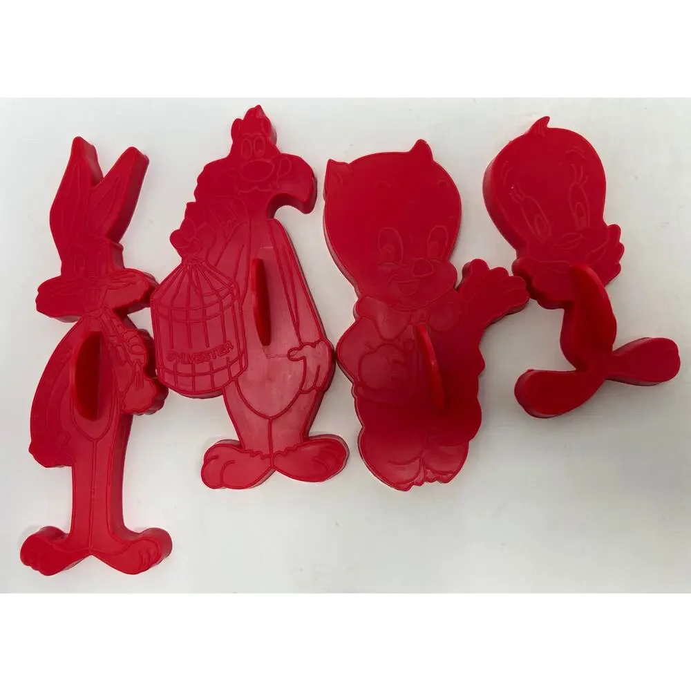 Warner Bros.‎ Plastic Red Looney Tunes Tweety Bugs Bunny Porky Pig Sylvester